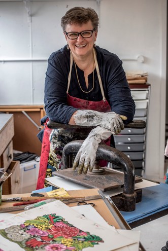 *STUDIO - LYNETTE photograph by Peter Derrett-1617 WEB